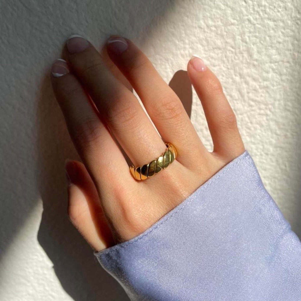 ✨18K Gold Plated Twist Ring - Picture 3 of 3
